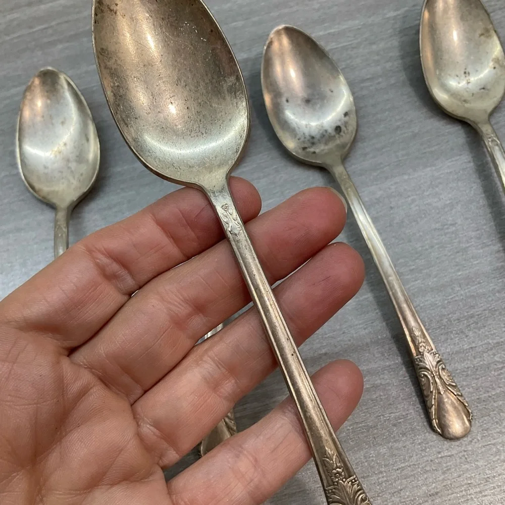VINTAGE 5 SILVER PLATE TEASPOONS WILLIAM‎ ROGERS MFG CO